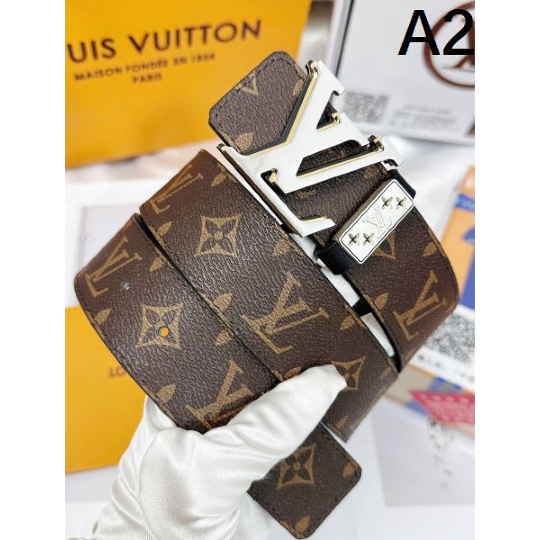 立体感 精巧 Louis Vuitton ルイヴィトン コピー ベルト ブラックモノグラムレザー メタルLVバックル 彫り込みディテール 高密度仕上げ 上質な雰囲気
