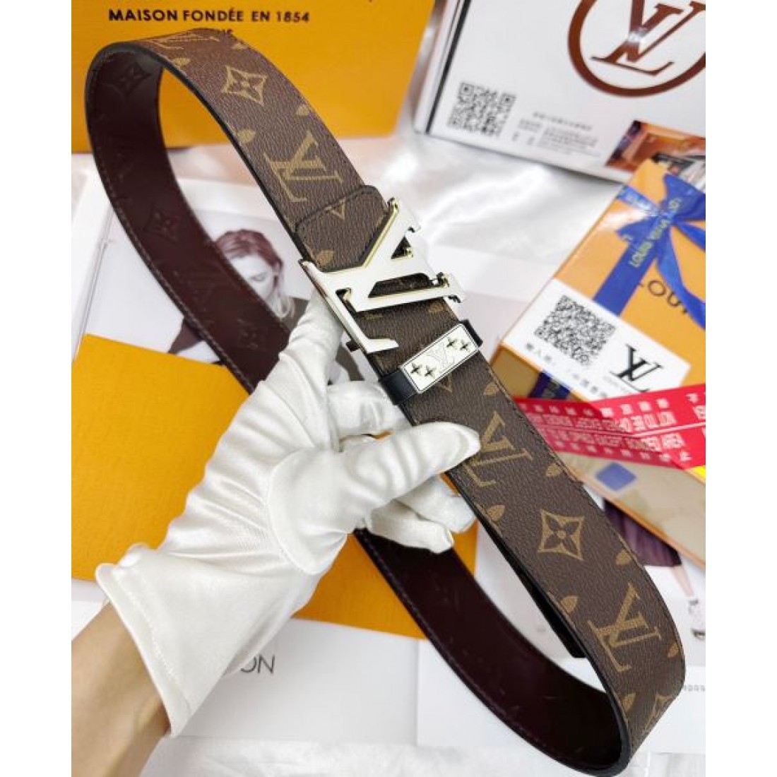 立体感 精巧 Louis Vuitton ルイヴィトン コピー ベルト ブラックモノグラムレザー メタルLVバックル 彫り込みディテール 高密度仕上げ 上質な雰囲気