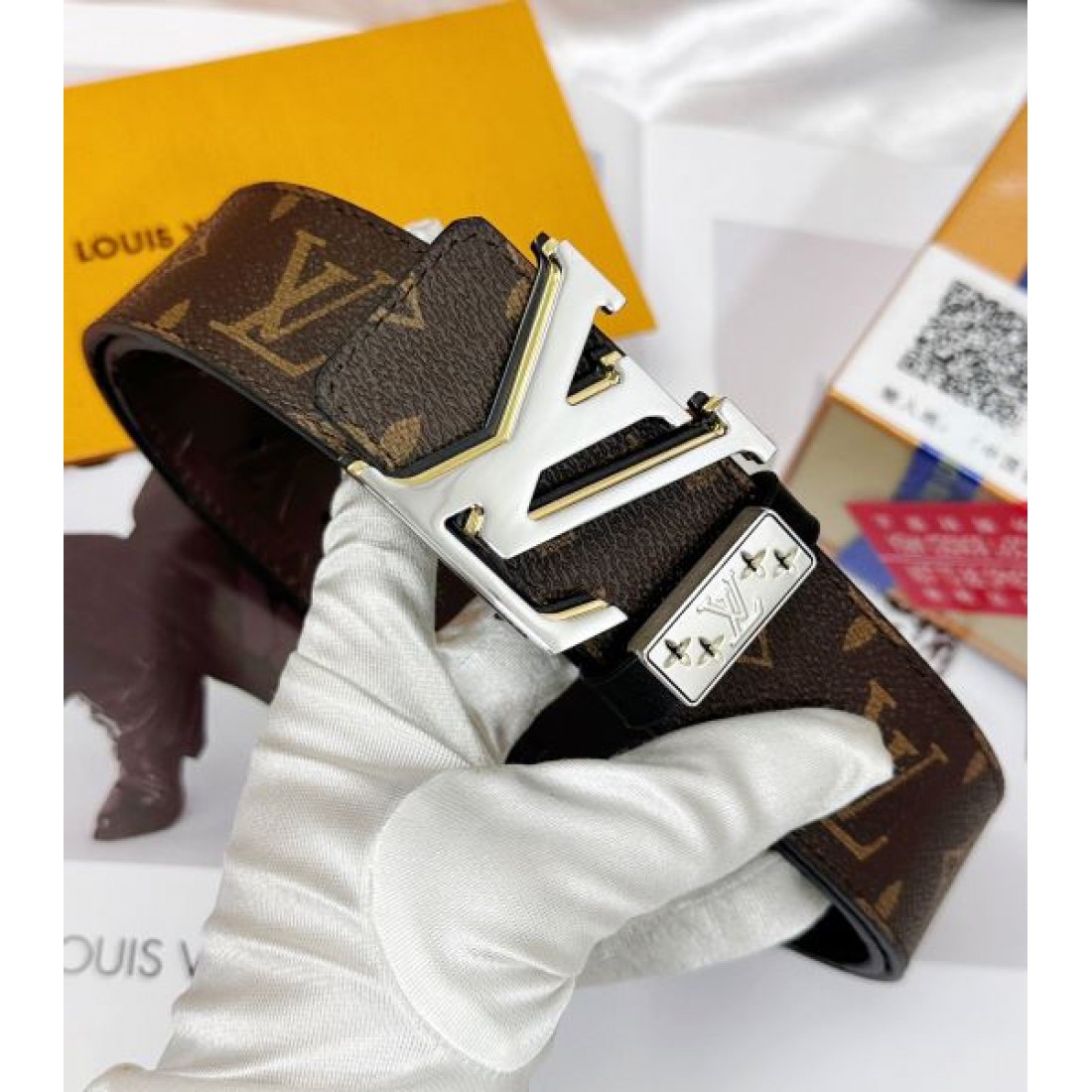 立体感 精巧 Louis Vuitton ルイヴィトン コピー ベルト ブラックモノグラムレザー メタルLVバックル 彫り込みディテール 高密度仕上げ 上質な雰囲気