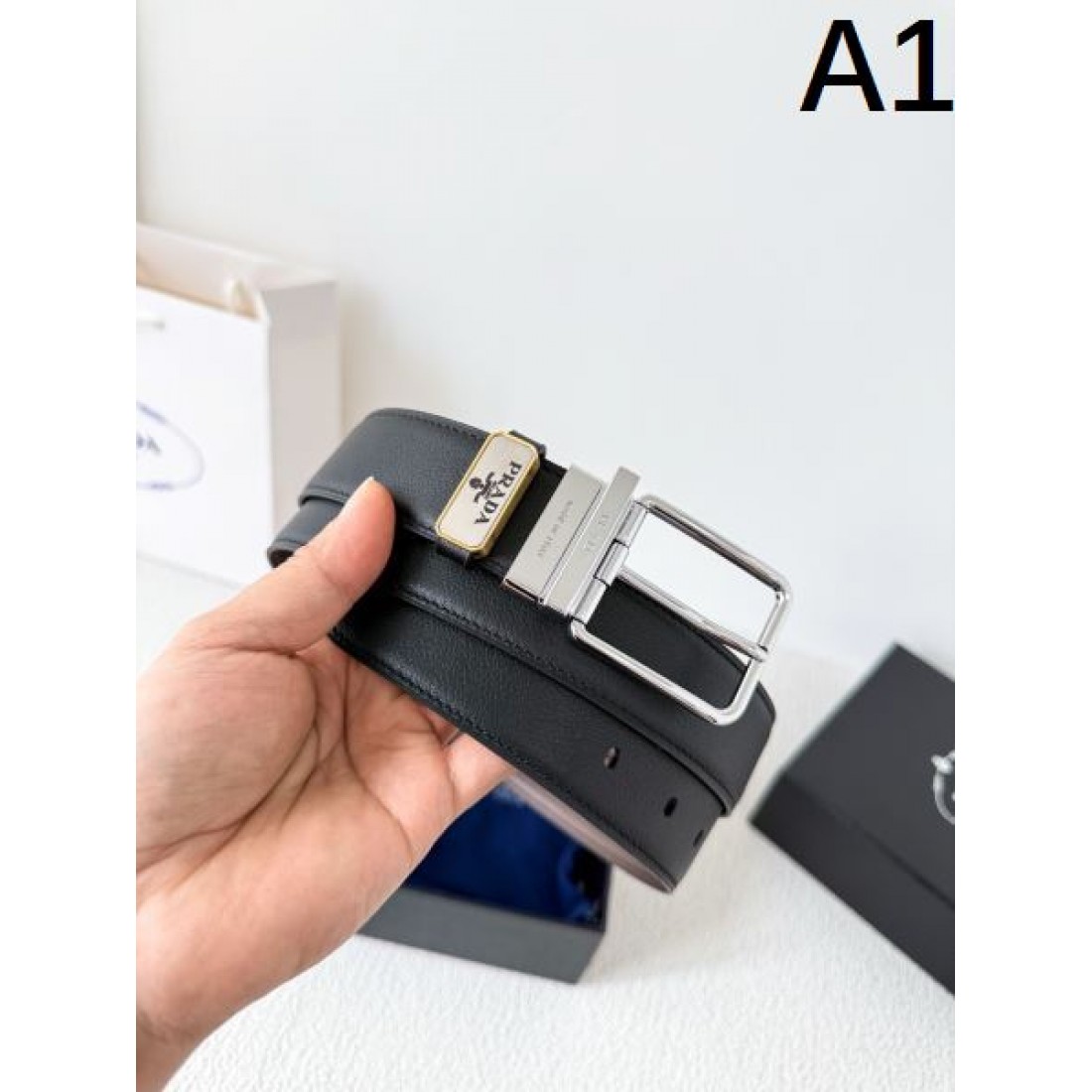 両面デザイン Prada プラダ コピー ベルト...