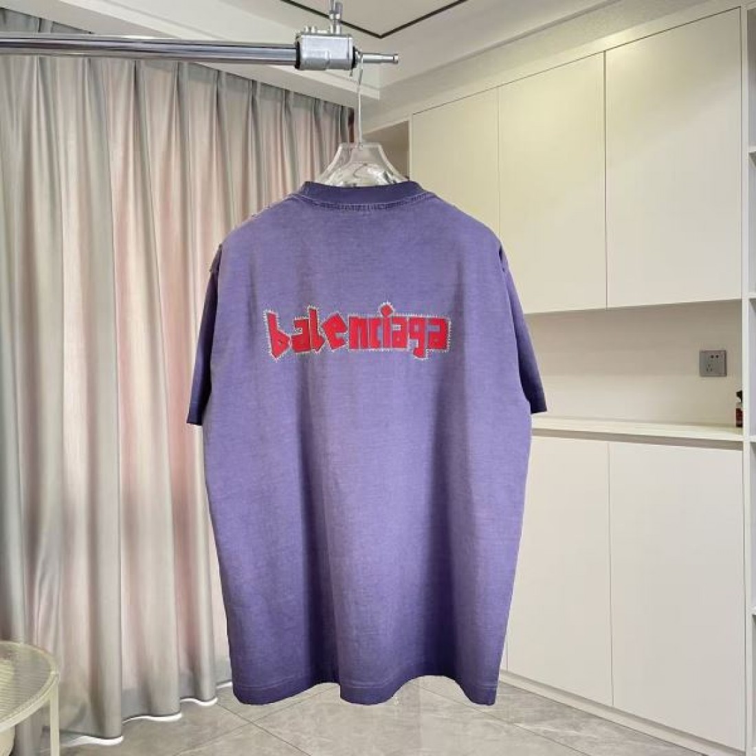 ヴィンテージ調 BALENCIAGA バレンシアガ コピー Tシャツ パープルトーン レッドロゴデザイン 柔らかなコットン素材