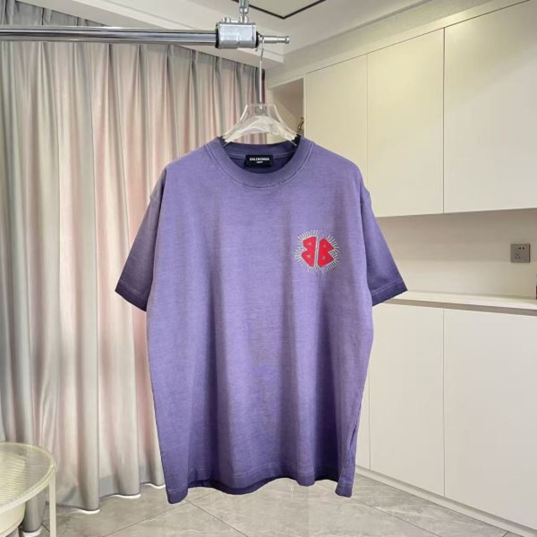 ヴィンテージ調 BALENCIAGA バレンシアガ コピー Tシャツ パープルトーン レッドロゴデザイン 柔らかなコットン素材