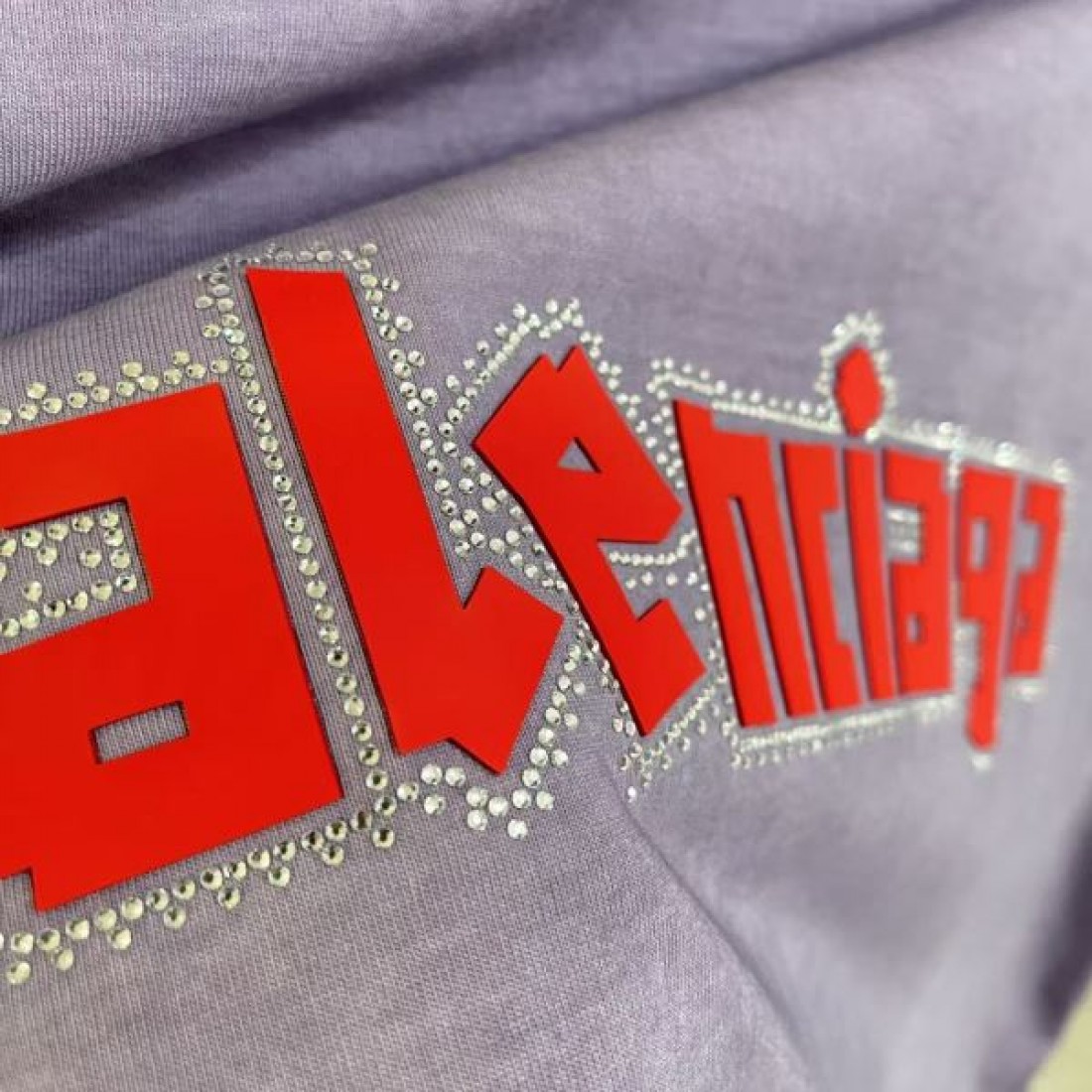 ヴィンテージ調 BALENCIAGA バレンシアガ コピー Tシャツ パープルトーン レッドロゴデザイン 柔らかなコットン素材