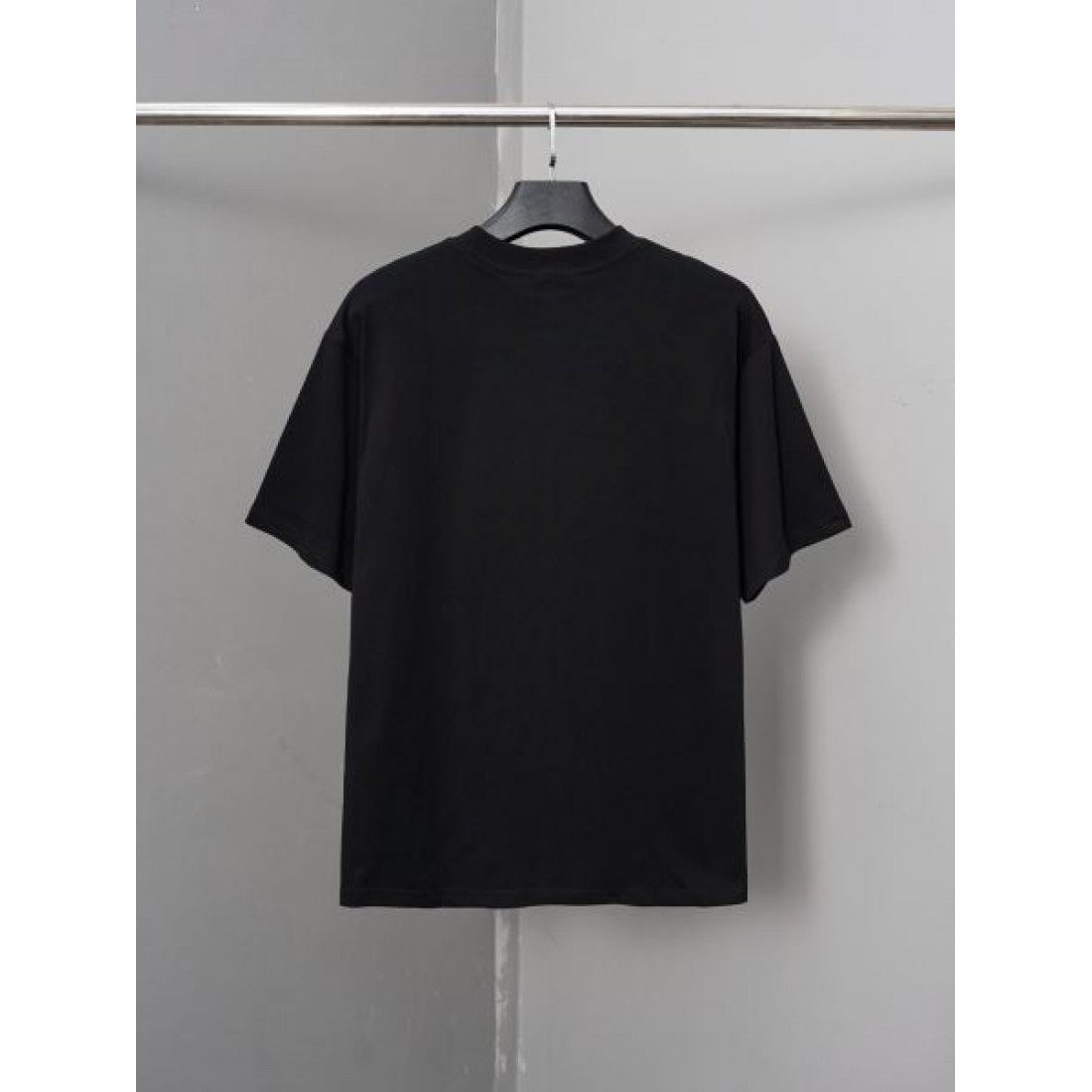 ヴィンテージ風 BALENCIAGA バレンシアガ コピー Tシャツ グレーカラー ダメージ調ロゴ スタッズアクセント カジュアルスタイル向け