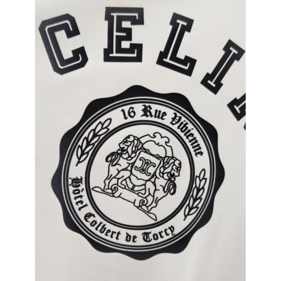 カレッジロゴ CELINE セリーヌ コピー Tシャツ ホワイトカラー エンブレムプリント 半袖デザイン ヴィンテージ感ある仕上がり