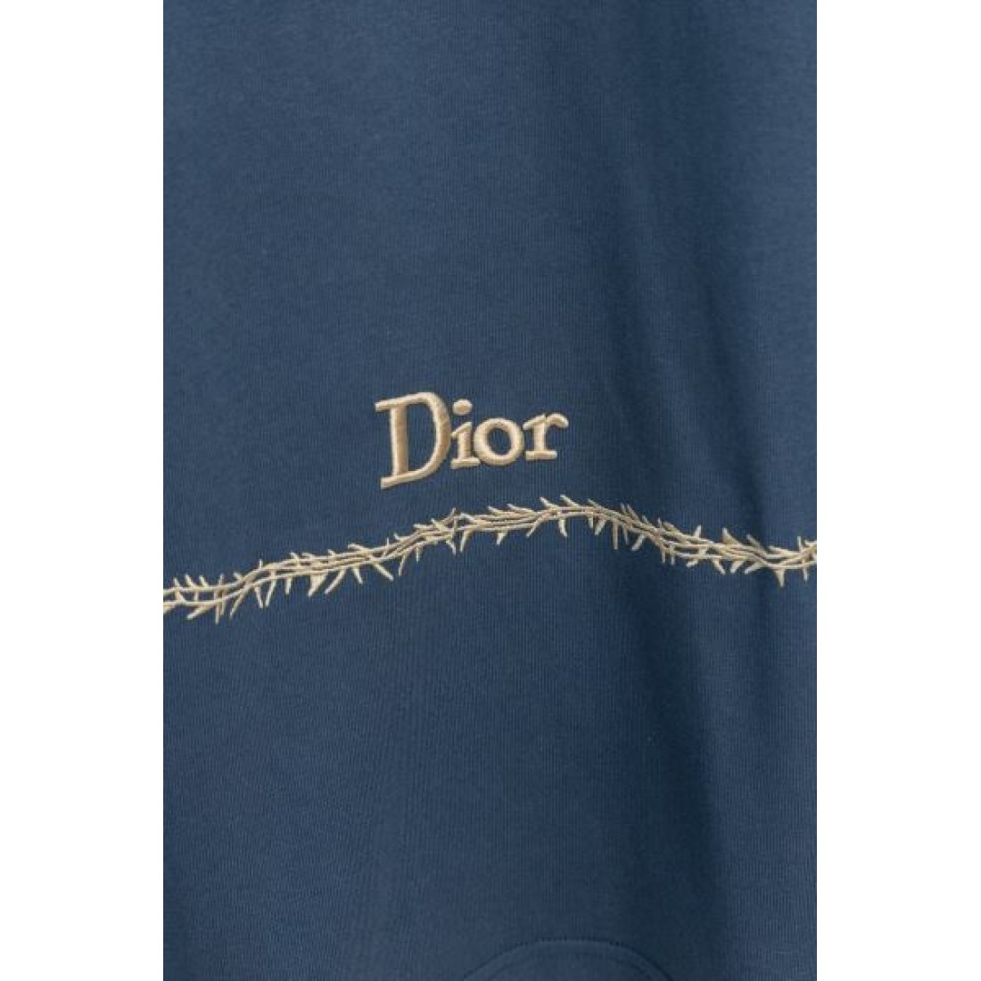 ブックデザイン Dior ディオール コピー Tシャツ ブルーグレーカラー ゴールドロゴプリント 半袖仕様 アート感ある仕上がり