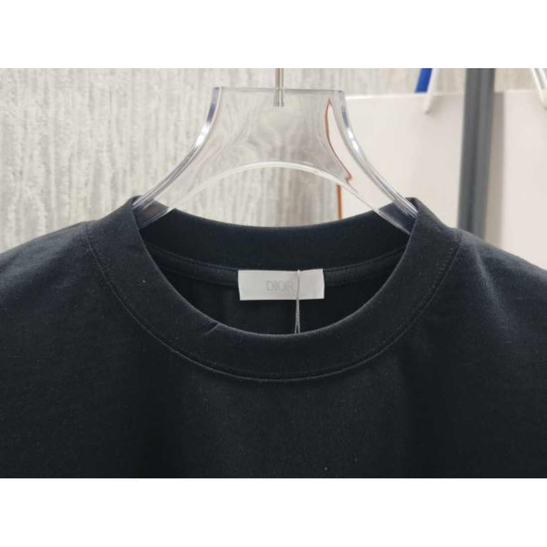ワンポイントデザイン Dior ディオール コピー カットソー ホワイトカラー Christian Diorロゴ 半袖スタイル デイリーコーデ向け