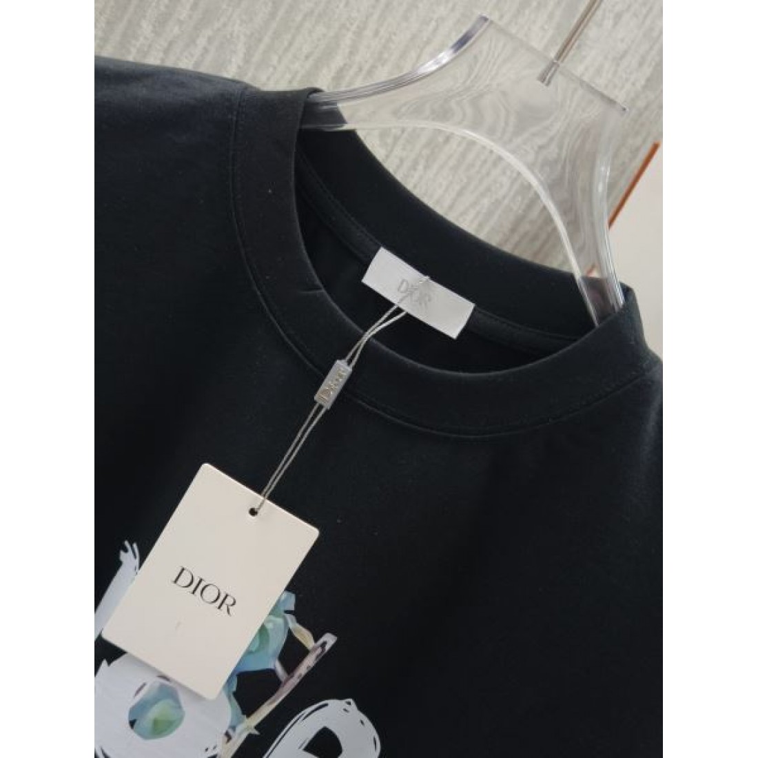 ワンポイントデザイン Dior ディオール コピー カットソー ホワイトカラー Christian Diorロゴ 半袖スタイル デイリーコーデ向け
