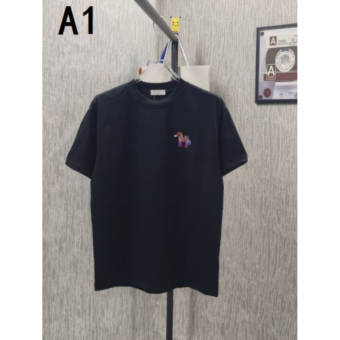 ヴィンテージ調 Dior ディオール コピー Tシャツ グレーカラー クラッシュ加工アクセント 柔らかなコットン素材