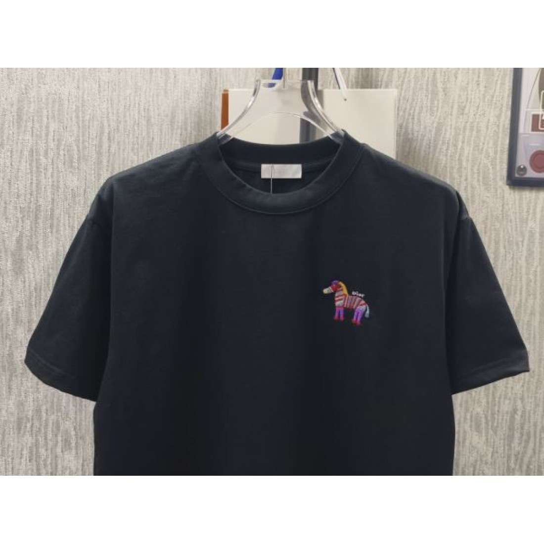 ヴィンテージ調 Dior ディオール コピー Tシャツ グレーカラー クラッシュ加工アクセント 柔らかなコットン素材