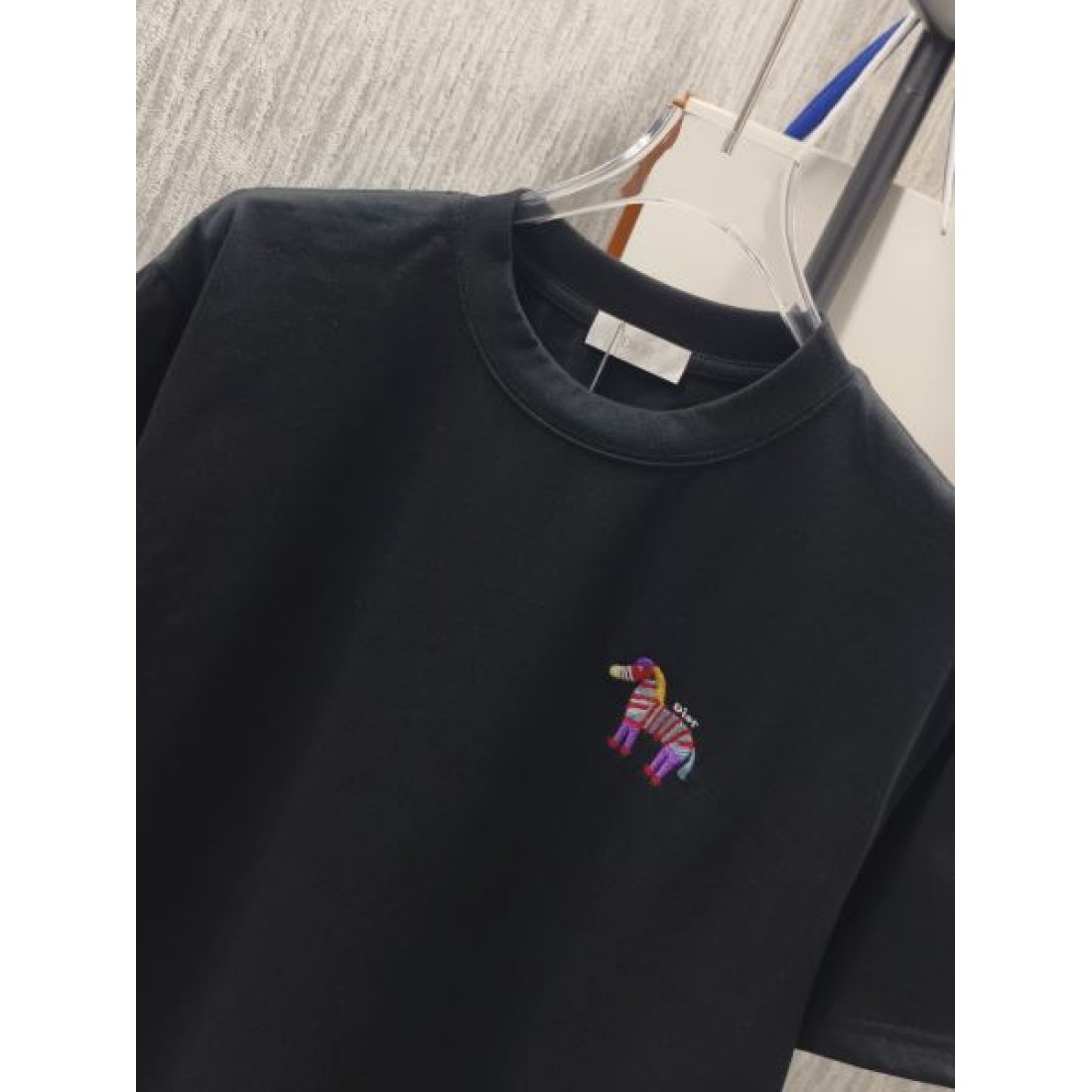 ヴィンテージ調 Dior ディオール コピー Tシャツ グレーカラー クラッシュ加工アクセント 柔らかなコットン素材