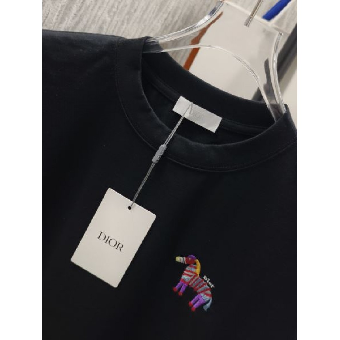 ヴィンテージ調 Dior ディオール コピー Tシャツ グレーカラー クラッシュ加工アクセント 柔らかなコットン素材