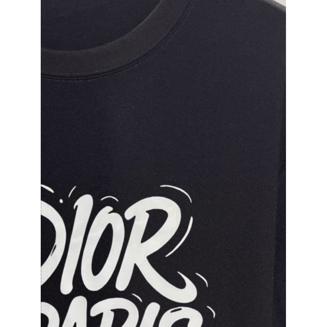 ニュートラルトーン Dior ディオール コピー Tシャツ ライトグレーカラー シンプル構成 クルーネック仕様 男女兼用対応