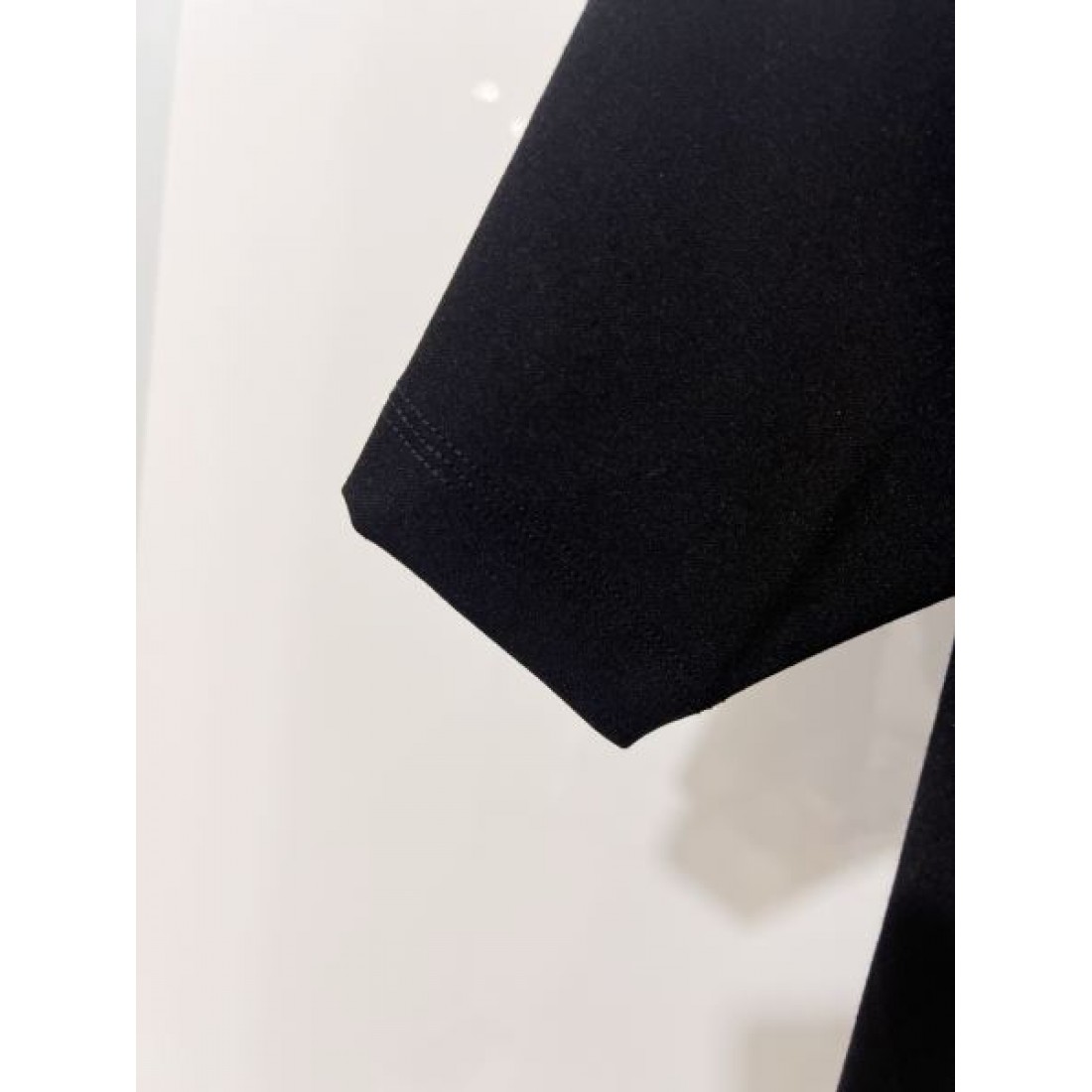 ニュートラルトーン Dior ディオール コピー Tシャツ ライトグレーカラー シンプル構成 クルーネック仕様 男女兼用対応