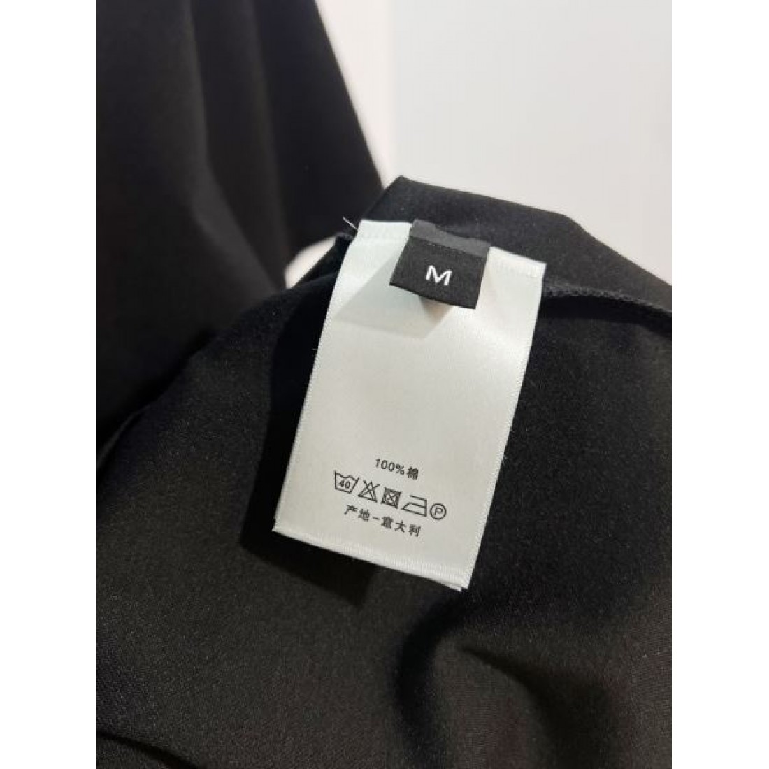 ネックタグアクセント Dior ディオール コピー 半袖Tシャツ ブラックベース ミニロゴ入り モードカジュアルスタイル向け