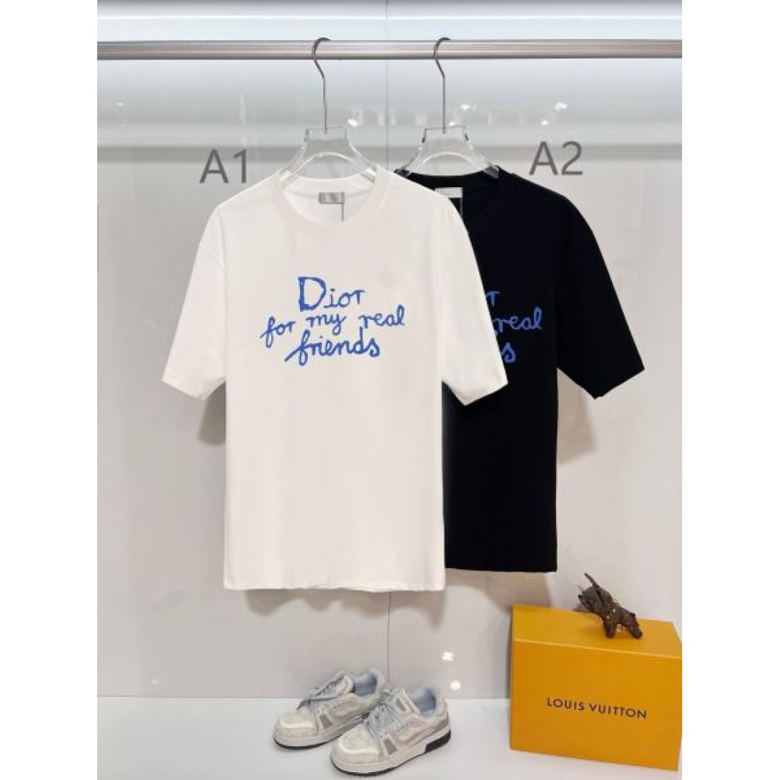 ネイビートーン Dior ディオール コピー カットソー ブラックカラー ブルーロゴアクセント コットン素材 デイリーコーデ向け