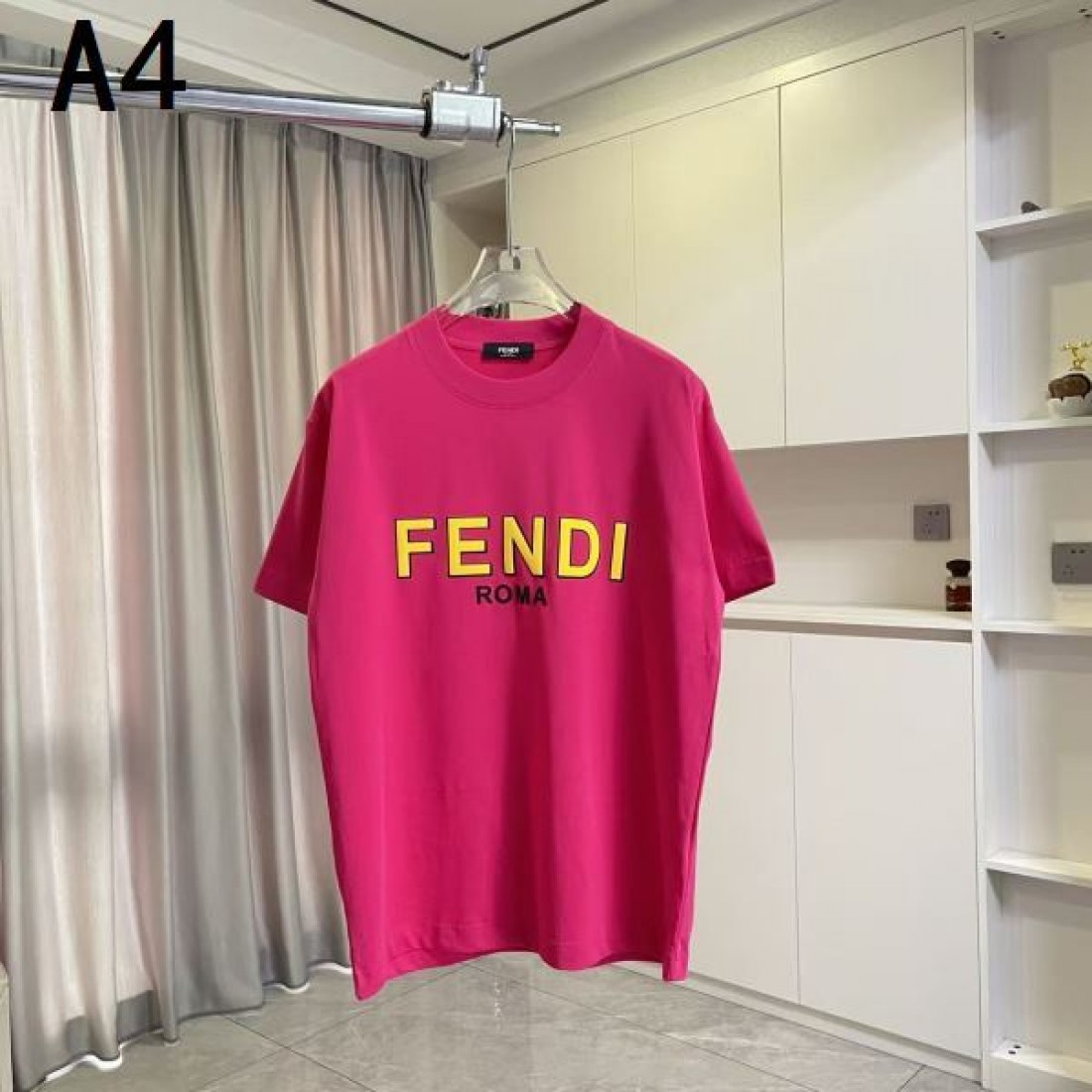 モノグラムポケット FENDI フェンディ コピー カットソー ホワイトカラー FFパターン ワンポイントデザイン クリーンな印象演出