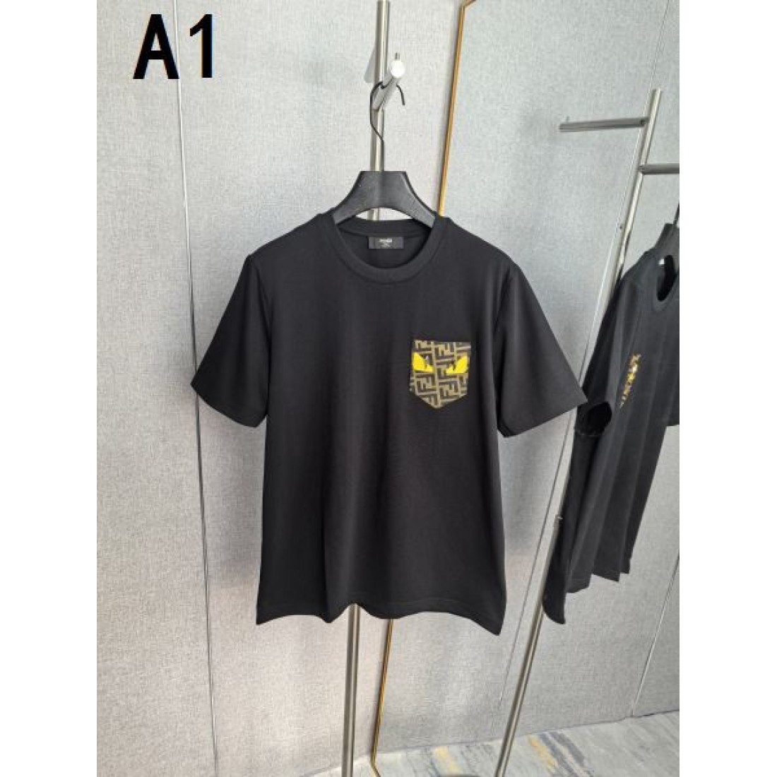 ベージュトーン FENDI フェンディ コピー Tシャツ FFロゴポケット付き コットン素材 カジュアルスタイル向け