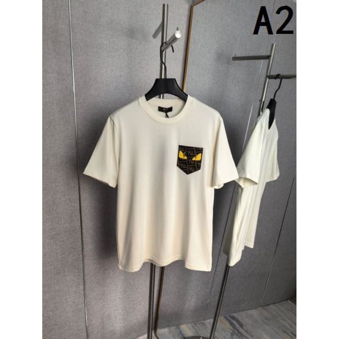 ベージュトーン FENDI フェンディ コピー Tシャツ FFロゴポケット付き コットン素材 カジュアルスタイル向け