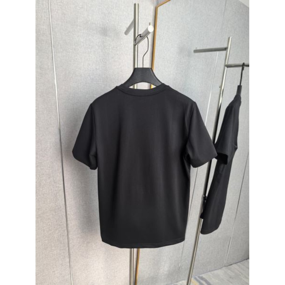 ベージュトーン FENDI フェンディ コピー Tシャツ FFロゴポケット付き コットン素材 カジュアルスタイル向け