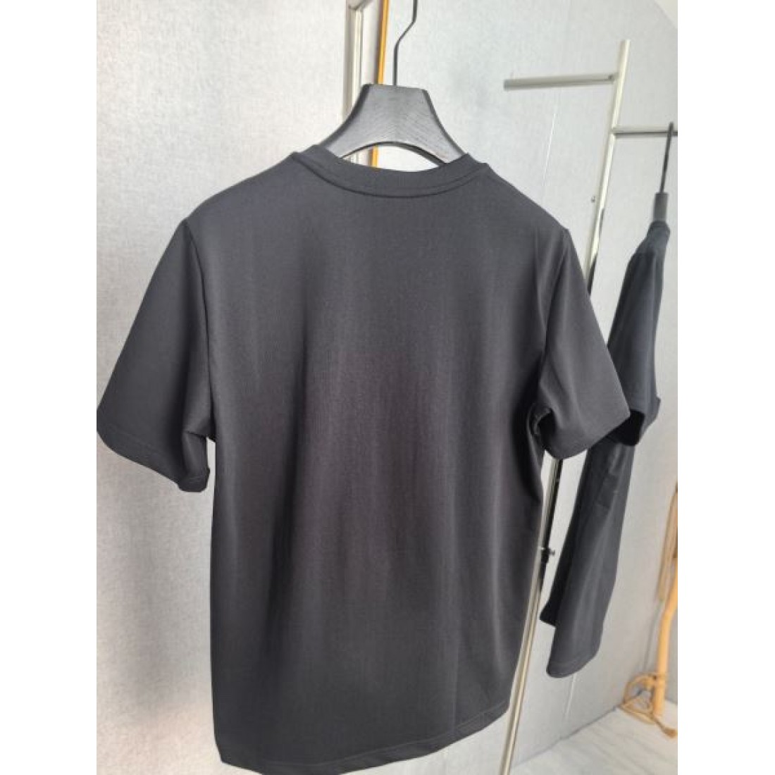 ベージュトーン FENDI フェンディ コピー Tシャツ FFロゴポケット付き コットン素材 カジュアルスタイル向け