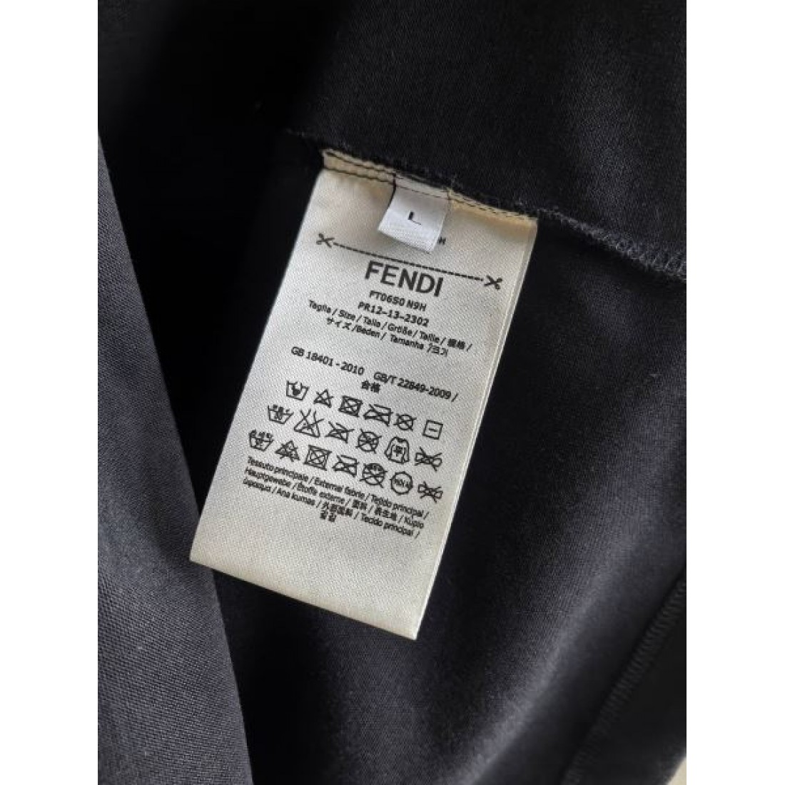 ベージュトーン FENDI フェンディ コピー Tシャツ FFロゴポケット付き コットン素材 カジュアルスタイル向け