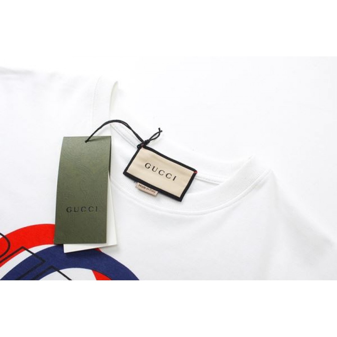 スプレーGGロゴ GUCCI グッチ コピー Tシャツ ホワイトカラー ブラックグラフィック 半袖デザイン モード感ある仕上がり