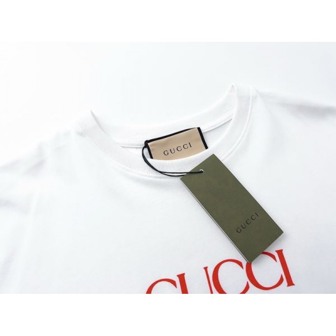 モノトーン構成 GUCCI グッチ コピー Tシャツ ホワイト×ブラック配色 ダブルGロゴ ゆったりシルエット仕様