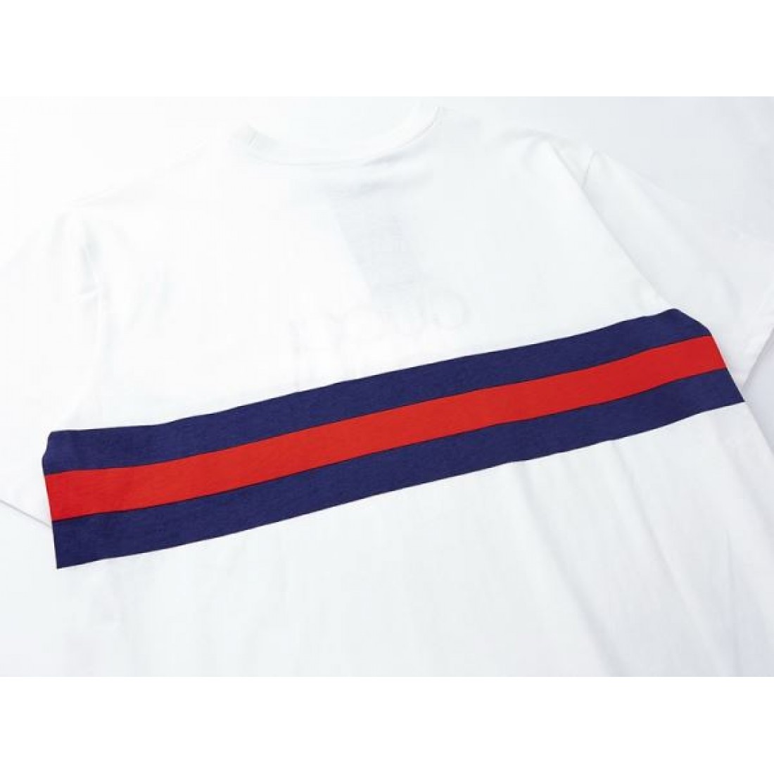 モノトーン構成 GUCCI グッチ コピー Tシャツ ホワイト×ブラック配色 ダブルGロゴ ゆったりシルエット仕様