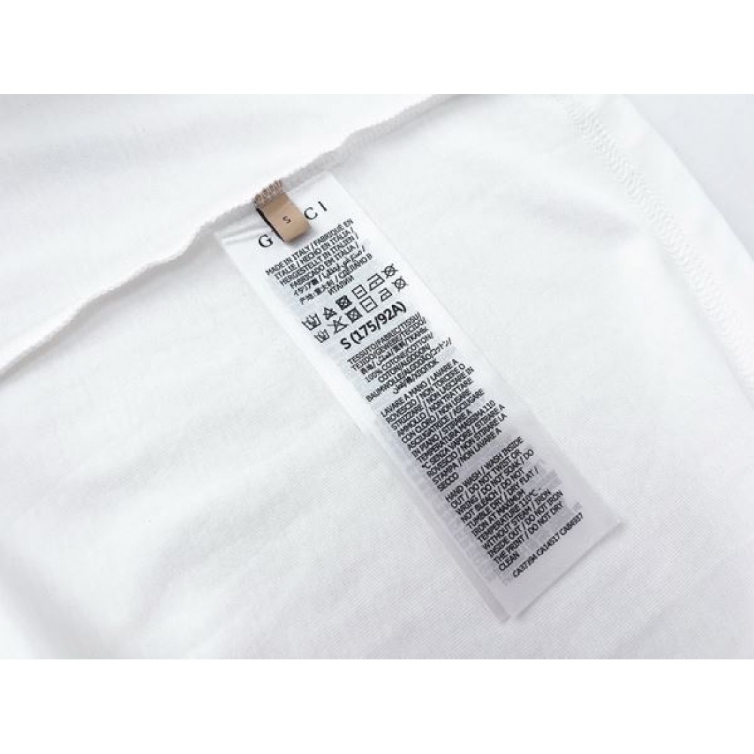モノトーン構成 GUCCI グッチ コピー Tシャツ ホワイト×ブラック配色 ダブルGロゴ ゆったりシルエット仕様