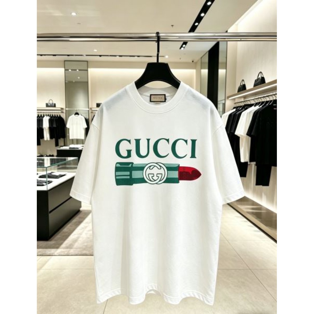 グラフィックロゴ GUCCI グッチ コピー 半袖Tシャツ ブラックスプレー調プリント コットン素材 デイリーコーデ対応