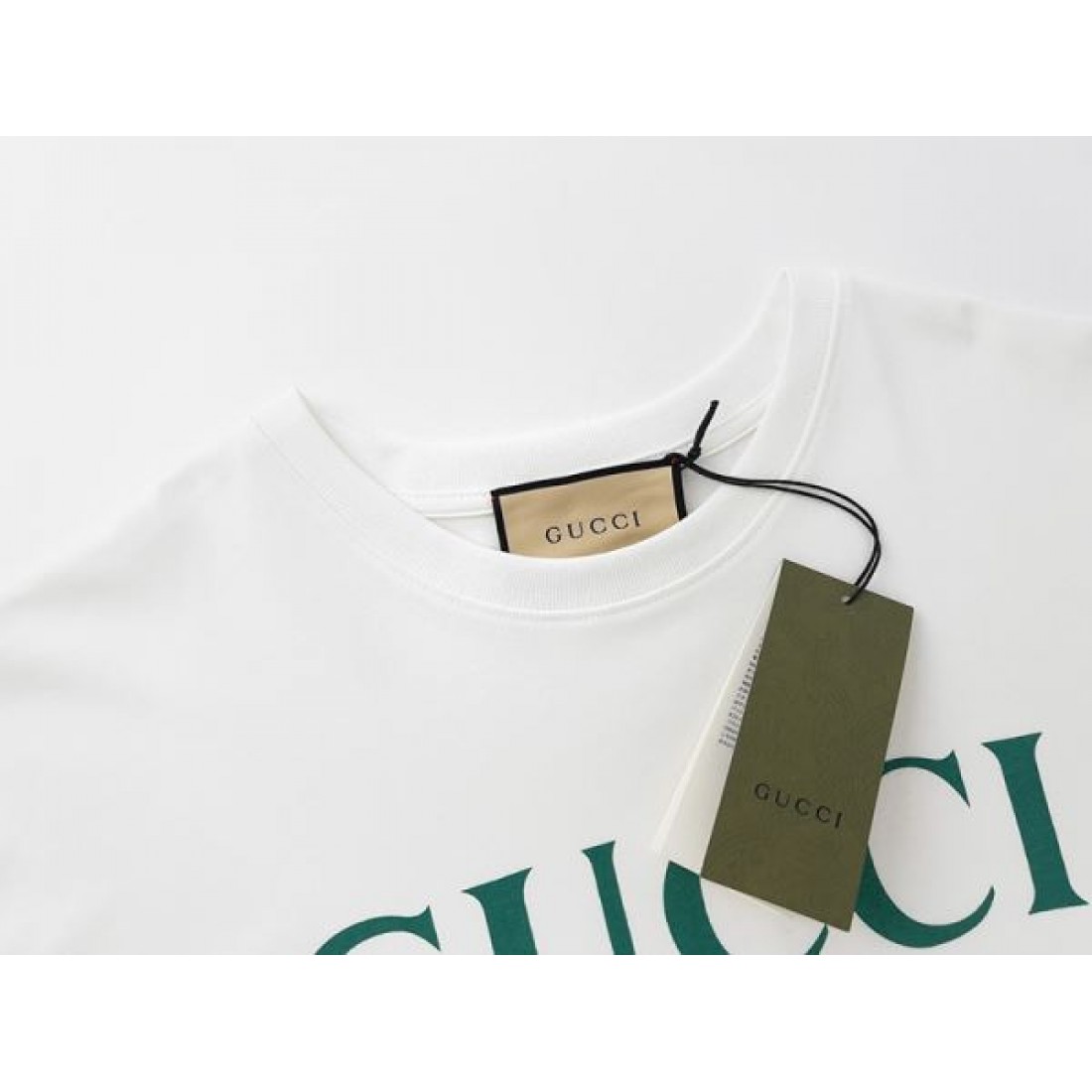 グラフィックロゴ GUCCI グッチ コピー 半袖Tシャツ ブラックスプレー調プリント コットン素材 デイリーコーデ対応