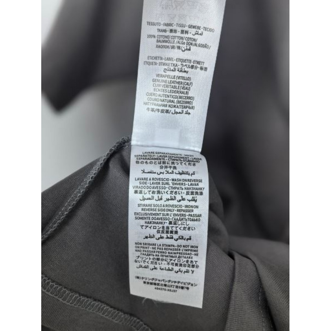 ミニGGロゴ GUCCI グッチ コピー Tシャツ ダークグレーカラー ワンポイント刺繍 半袖デザイン シンプルな着回し力