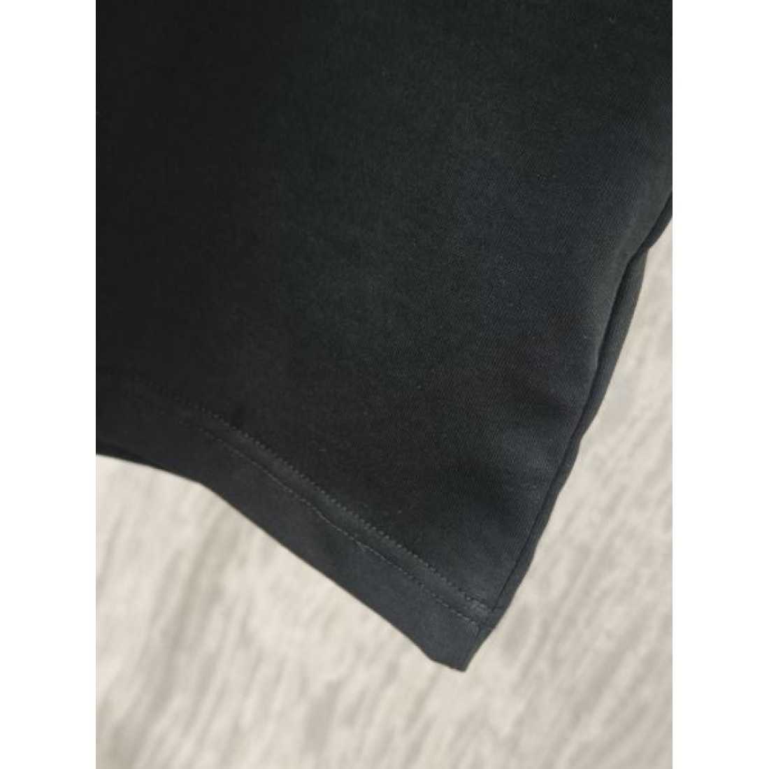 ミニHロゴ HERMES エルメス コピー Tシャツ ネイビーカラー ワンポイント刺繍 半袖デザイン 上品なカジュアル感演出