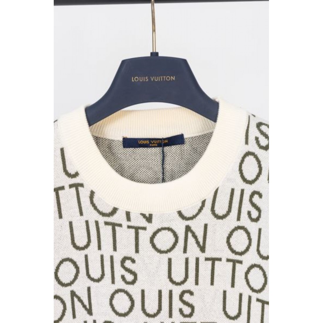 総柄ロゴ LOUIS VUITTON ルイヴィトン コピー ニットトップス アイボリーカラー ジャカード編み クルーネック仕様 上品な存在感