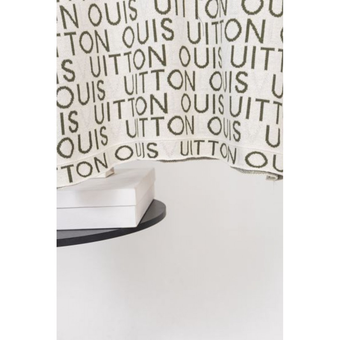 総柄ロゴ LOUIS VUITTON ルイヴィトン コピー ニットトップス アイボリーカラー ジャカード編み クルーネック仕様 上品な存在感