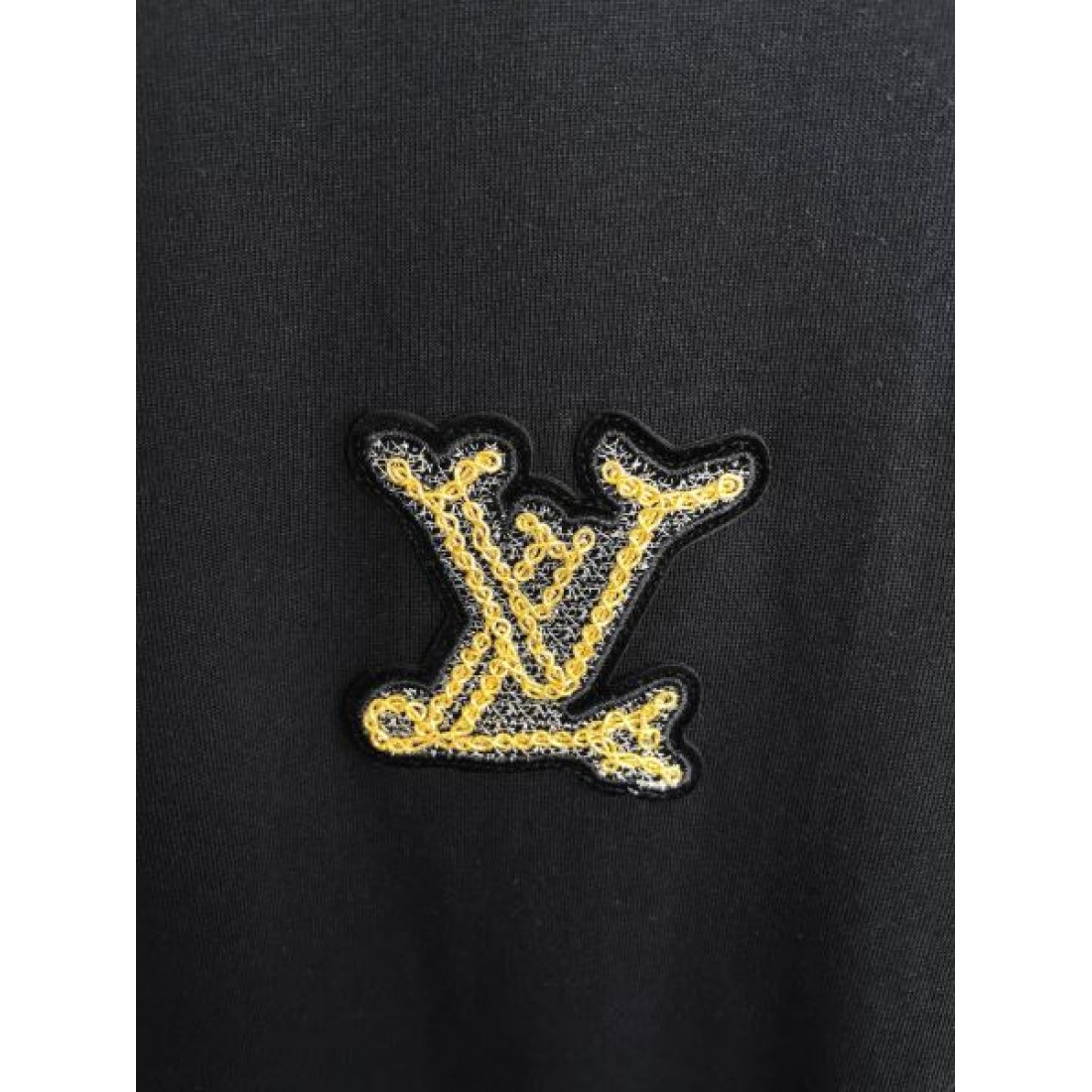クラフト調デザイン LOUIS VUITTON ルイヴィトン コピー Tシャツ ホワイト×グリーン配色 エンブレムロゴ 男女兼用コーデ対応