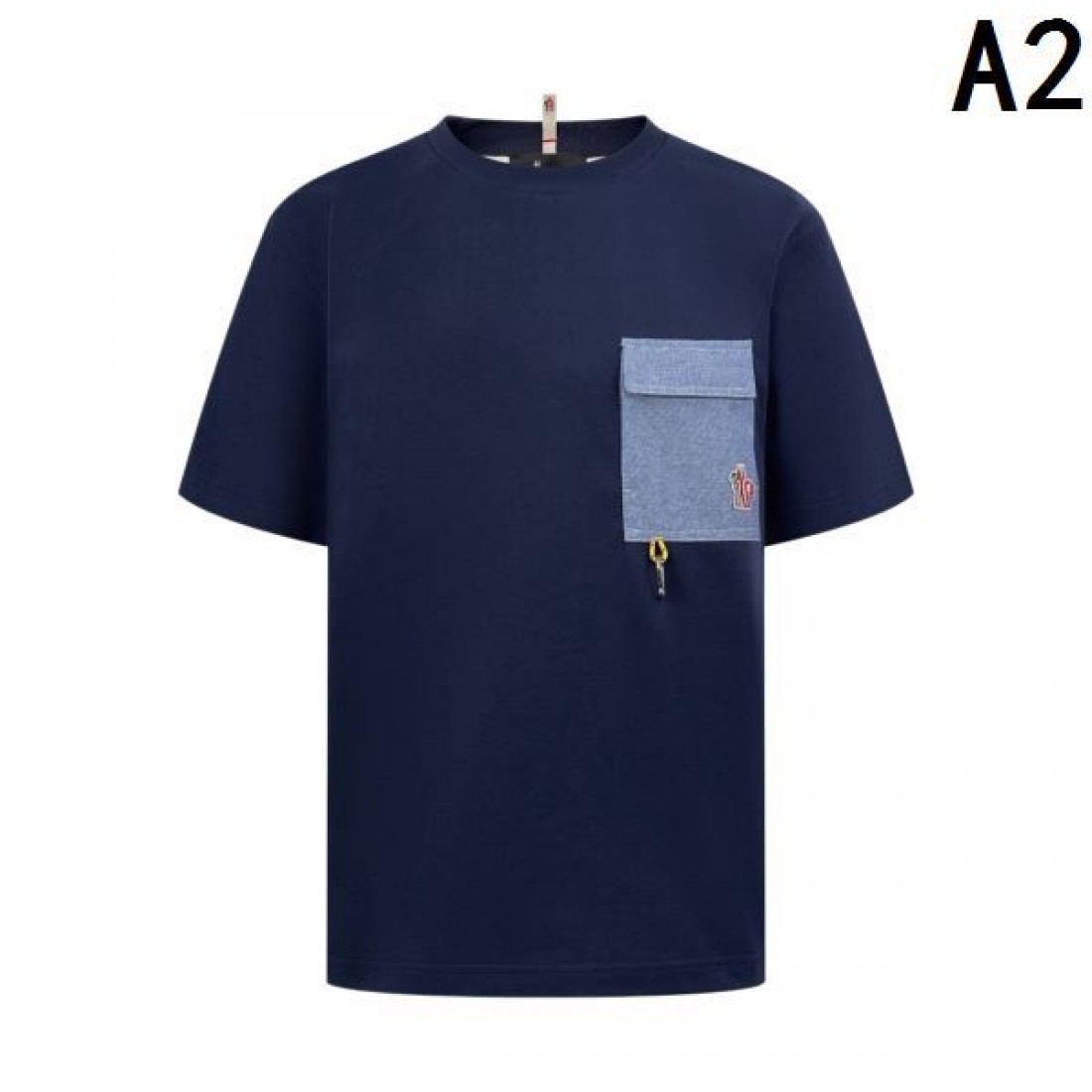 デニムポケット MONCLER モンクレール コピー Tシャツ ベージュカラー ワンポイントロゴ 半袖デザイン 軽やかなカジュアル感演出