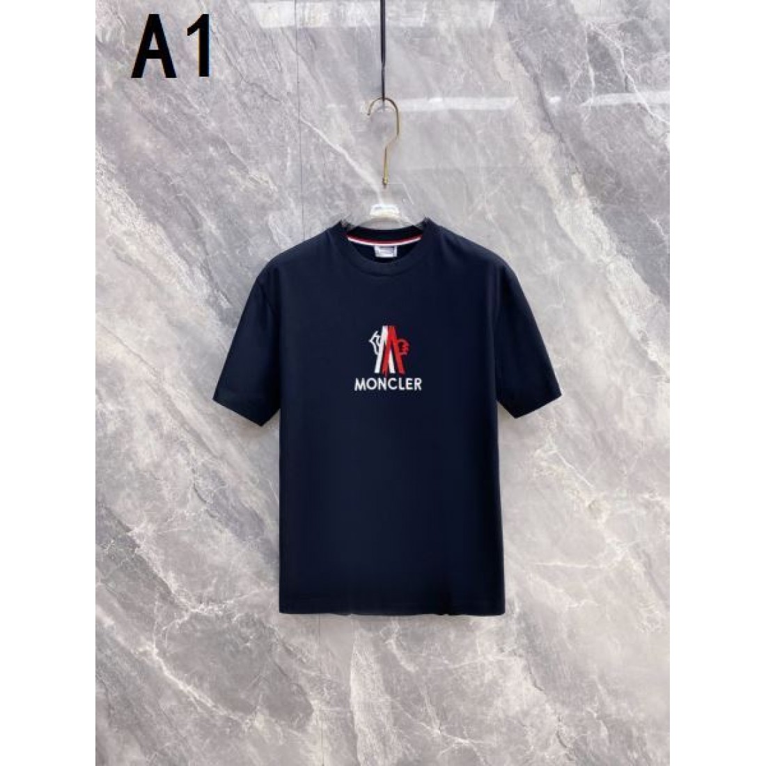 ロゴグラフィック仕様 MONCLER モンクレー...