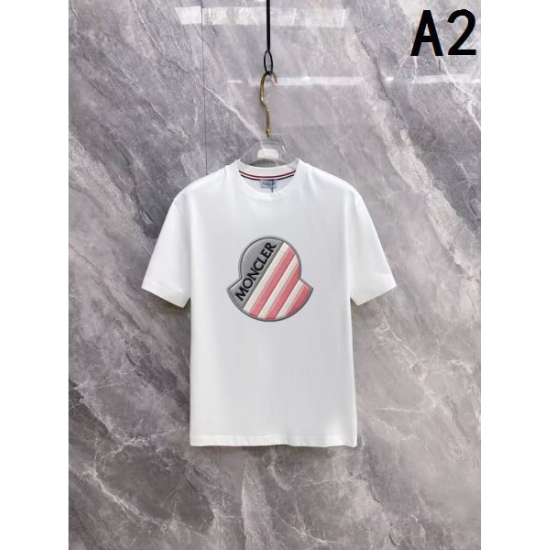 レインボー配色 MONCLER モンクレール コピー カットソー ホワイトカラー フロントロゴプリント カジュアル感あるスタイル仕様
