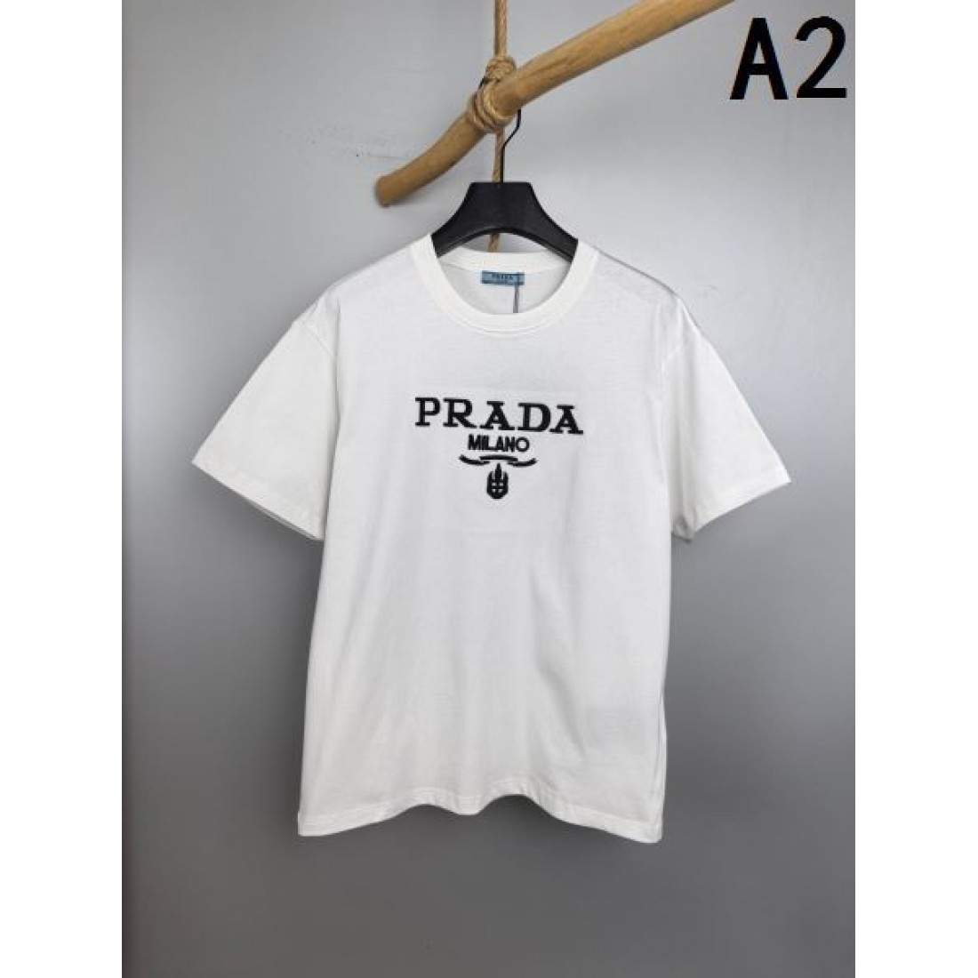 柔らか素材で快適な着心地、上品でエレガントなVERSACE（ヴェルサーチ）の半袖Tシャツコピー