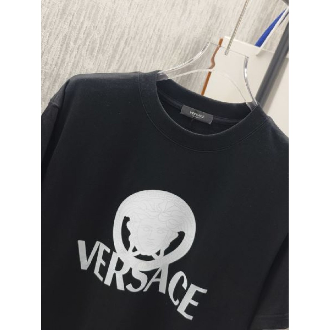 PRADA（プラダ）のTシャツコピー、半袖で上品エレガント、柔らかい素材が快適な着心地を実現