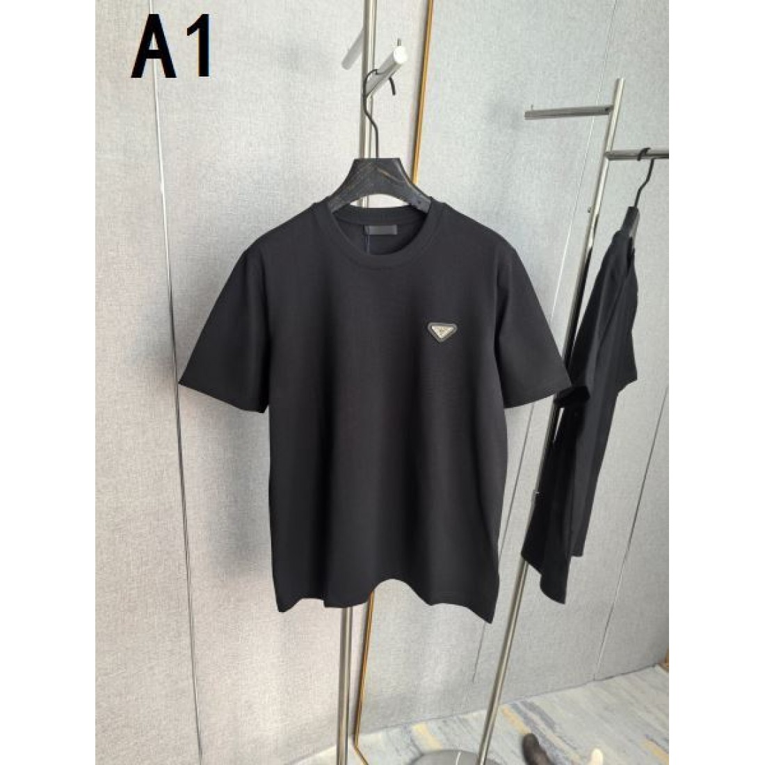 半袖Tシャツ PRADA プラダ コピー 三角ロ...