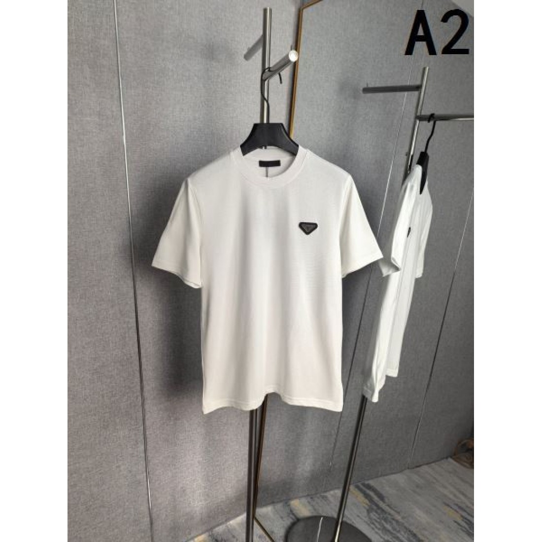 半袖Tシャツ PRADA プラダ コピー 三角ロゴ ワンポイント クルーネック カジュアルトップス