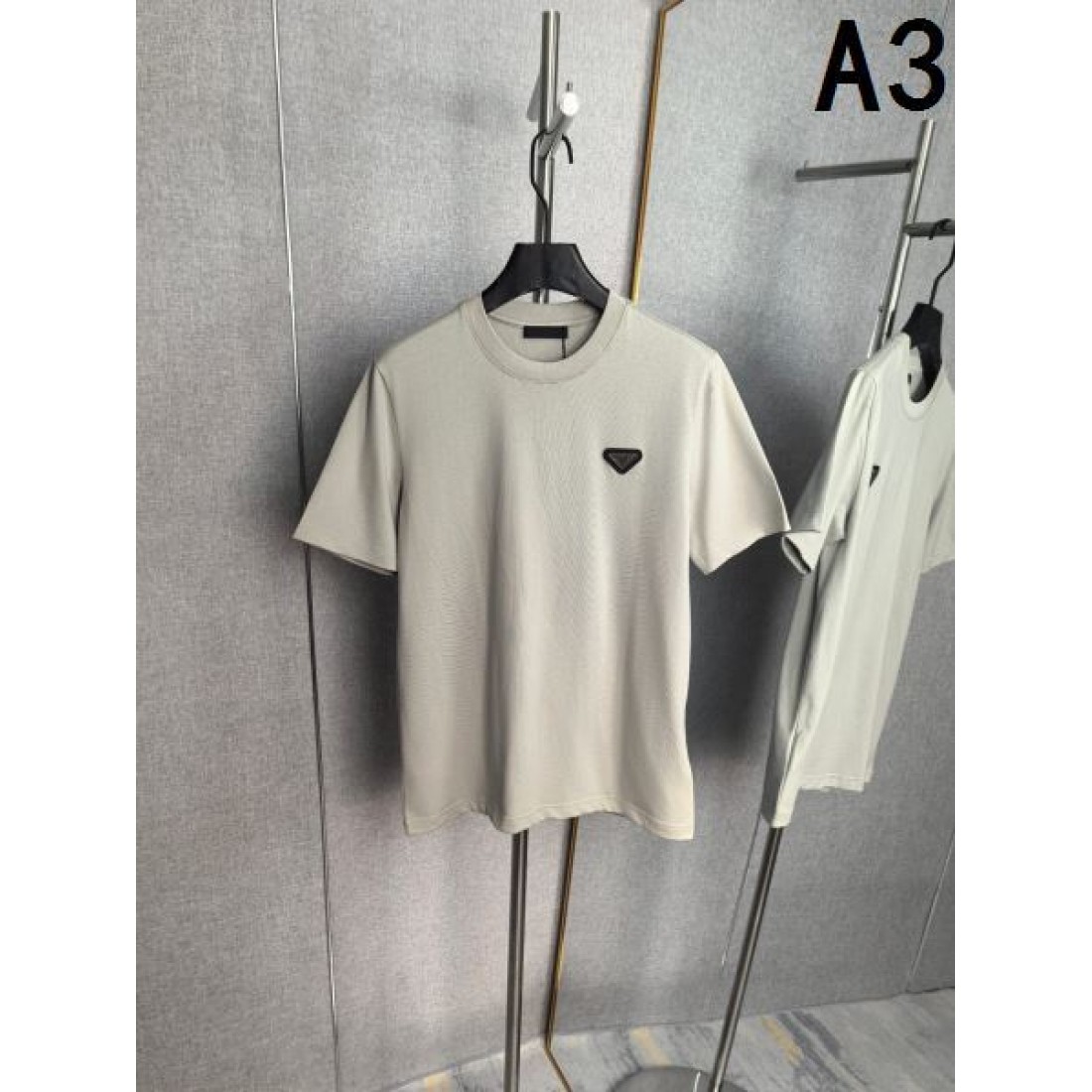 半袖Tシャツ PRADA プラダ コピー 三角ロゴ ワンポイント クルーネック カジュアルトップス