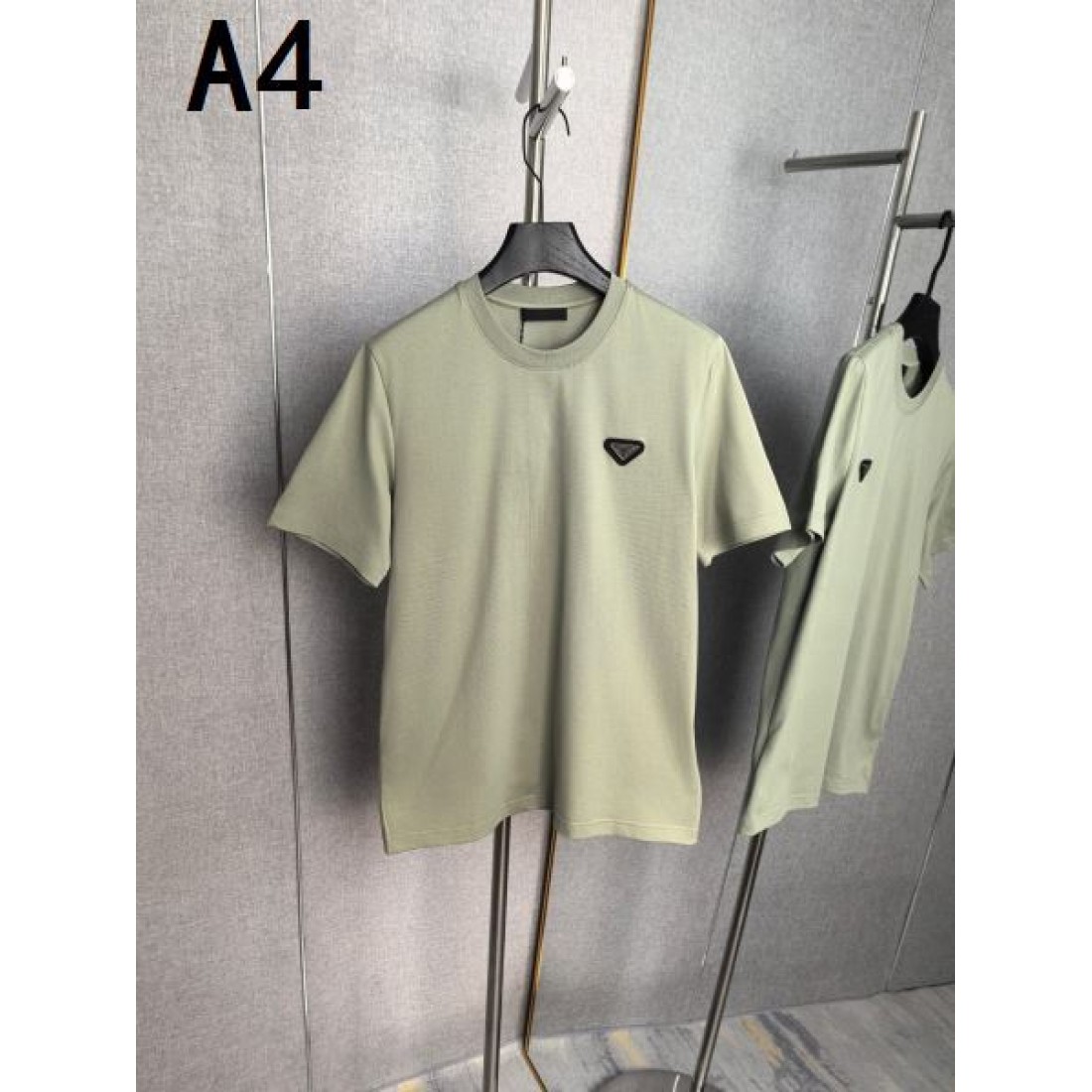 半袖Tシャツ PRADA プラダ コピー 三角ロゴ ワンポイント クルーネック カジュアルトップス