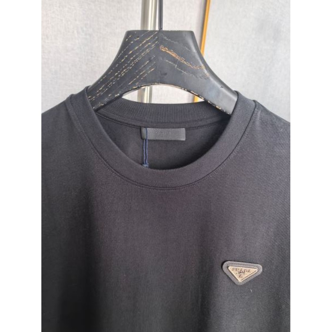 半袖Tシャツ PRADA プラダ コピー 三角ロゴ ワンポイント クルーネック カジュアルトップス