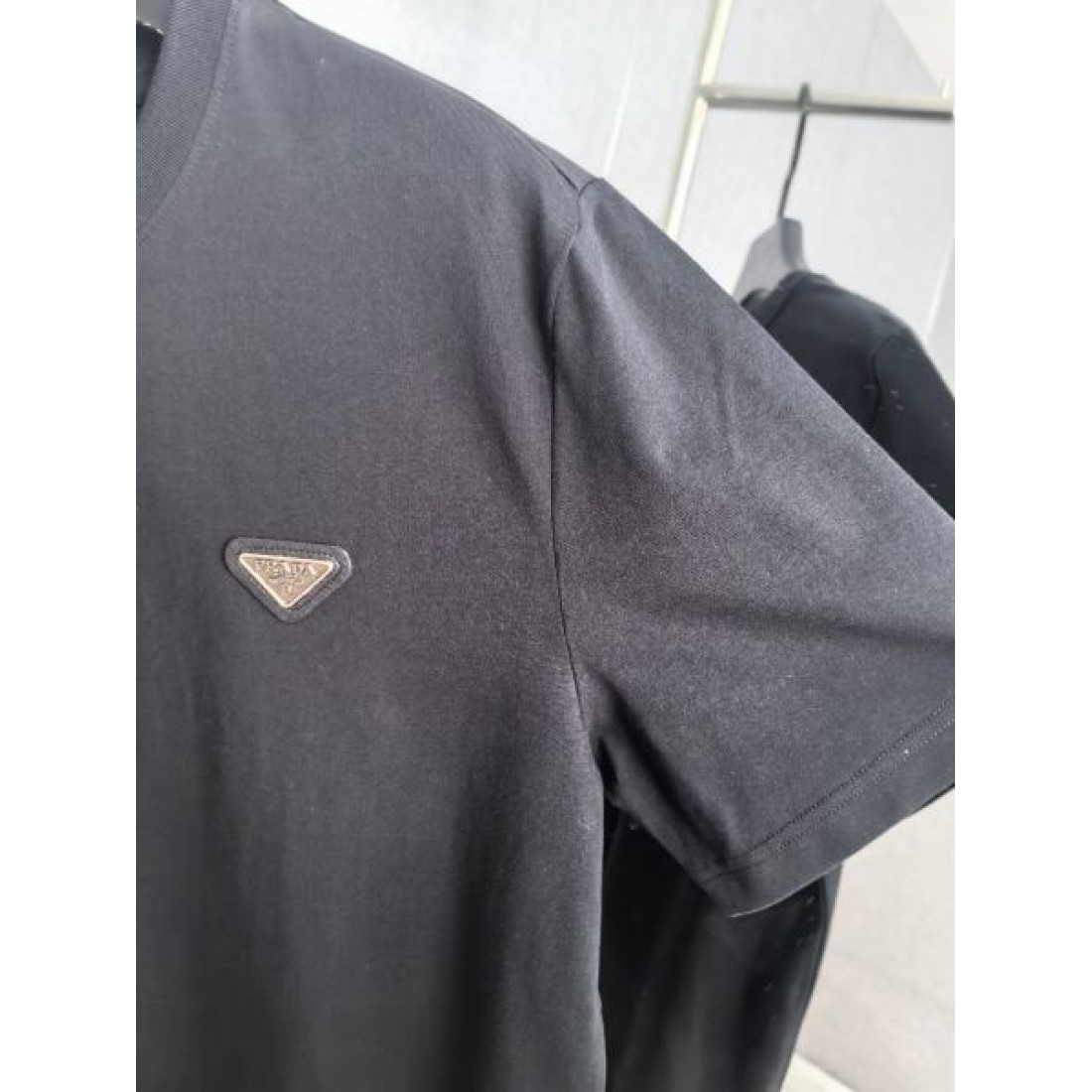 半袖Tシャツ PRADA プラダ コピー 三角ロゴ ワンポイント クルーネック カジュアルトップス