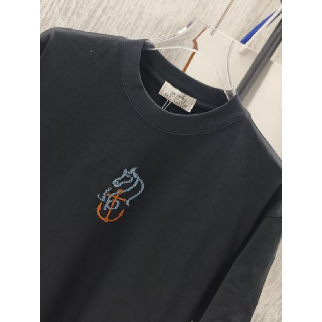 ブラック 半袖Tシャツ HERMÈS エルメス コピー ホース刺繍 アンカーモチーフ クルーネック