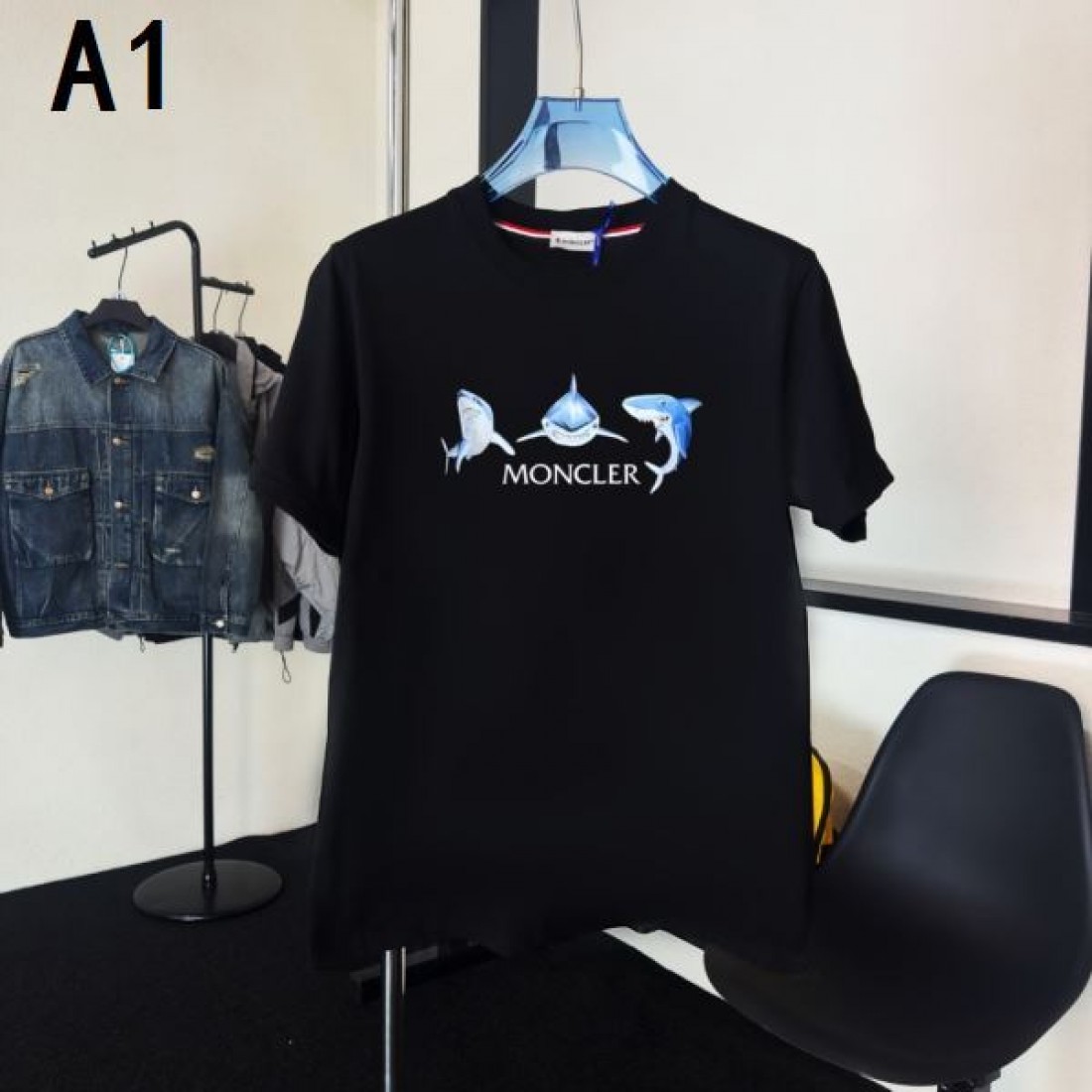 人気 トップス ブラック MONCLER モンク...
